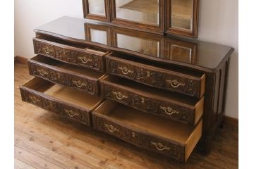 中古　美品　DREXEL HERITAGE(ドレクセルヘリテイジ)　old continent(オールドコンチネント)　美しい装飾が目を惹くチェスト(サイドチェスト、引き出し、サイドボード)(R-081939)