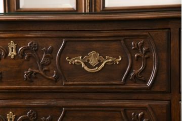 中古　美品　DREXEL HERITAGE(ドレクセルヘリテイジ)　old continent(オールドコンチネント)　美しい装飾が目を惹くチェスト(サイドチェスト、引き出し、サイドボード)(R-081939)