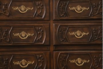 中古　美品　DREXEL HERITAGE(ドレクセルヘリテイジ)　old continent(オールドコンチネント)　美しい装飾が目を惹くチェスト(サイドチェスト、引き出し、サイドボード)(R-081939)