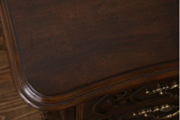 中古　美品　DREXEL HERITAGE(ドレクセルヘリテイジ)　old continent(オールドコンチネント)　美しい装飾が目を惹くチェスト(サイドチェスト、引き出し、サイドボード)(R-081939)