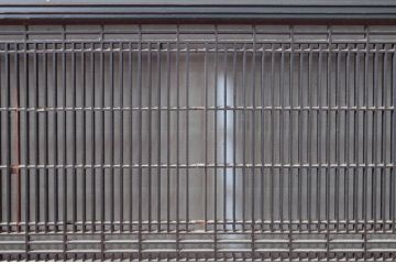 アンティーク建具　上手物!!　繊細な作りが魅力的な筬格子と凝った面取り框の大振りな欄間2枚(らんま、明り取り、明かり取り)(R-081962)