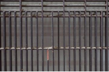 アンティーク建具　上手物!!　繊細な作りが魅力的な筬格子と凝った面取り框の大振りな欄間2枚(らんま、明り取り、明かり取り)(R-081962)