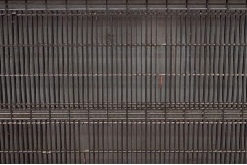 アンティーク建具　上手物!!　繊細な作りが魅力的な筬格子と凝った面取り框の大振りな欄間2枚(らんま、明り取り、明かり取り)(R-081962)