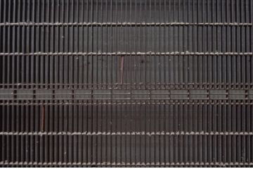 アンティーク建具　上手物!!　繊細な作りが魅力的な筬格子と凝った面取り框の大振りな欄間2枚(らんま、明り取り、明かり取り)(R-081962)