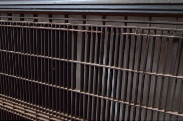 アンティーク建具　上手物!!　繊細な作りが魅力的な筬格子と凝った面取り框の大振りな欄間2枚(らんま、明り取り、明かり取り)(R-081962)