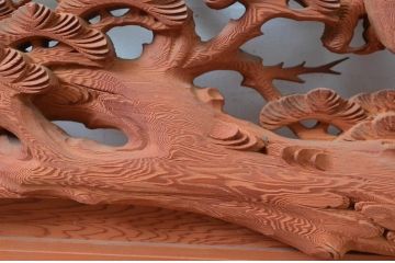 アンティーク建具　松と鷹(タカ)の図柄が見事な厚みのある両面彫刻欄間2枚セット(らんま、明かり取り、明り取り)(R-081965)