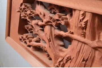 アンティーク建具　松と鷹(タカ)の図柄が見事な厚みのある両面彫刻欄間2枚セット(らんま、明かり取り、明り取り)(R-081965)
