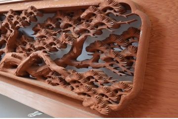 アンティーク建具　松と鷹(タカ)の図柄が見事な厚みのある両面彫刻欄間2枚セット(らんま、明かり取り、明り取り)(R-081965)