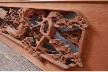 アンティーク建具　松と鷹(タカ)の図柄が見事な厚みのある両面彫刻欄間2枚セット(らんま、明かり取り、明り取り)(R-081965)