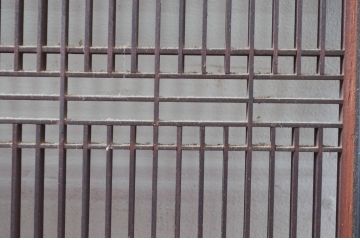 アンティーク建具　上手物!!　繊細な作りが魅力的な筬格子と凝った面取り框の欄間2枚(らんま、明り取り、明かり取り)(R-081966)