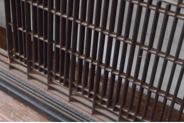 アンティーク建具　上手物!!　繊細な作りが魅力的な筬格子と凝った面取り框の欄間2枚(らんま、明り取り、明かり取り)(R-081966)