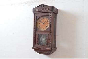 アンティーク時計　精工舎(SEIKOSHA、セイコー)　TRADE(S)MARK　クォーツ式　彫刻の意匠が素敵な掛け時計(柱時計、古時計)(R-081980)