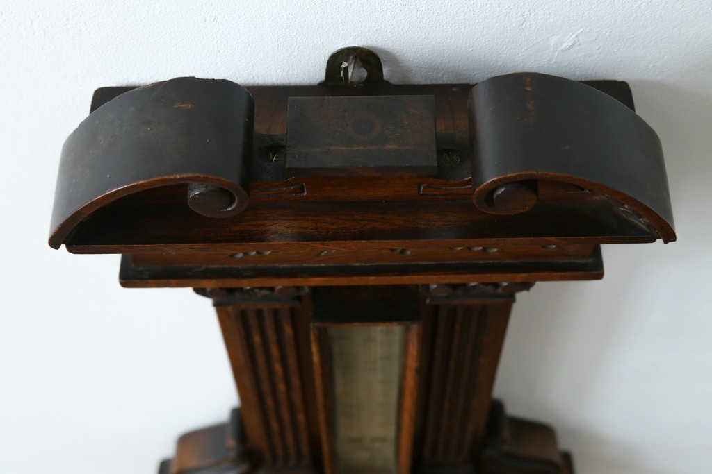 フランスアンティーク　クラシカルな彫刻入りアネロイド気圧計　(R-081985)