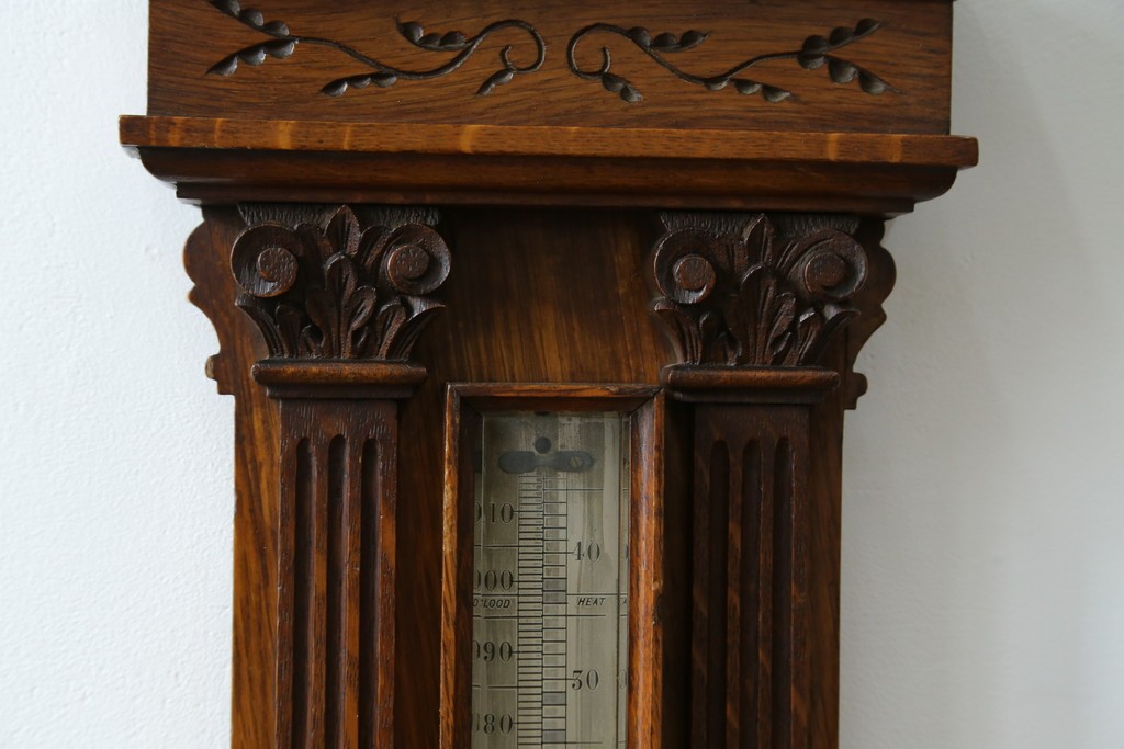 フランスアンティーク　クラシカルな彫刻入りアネロイド気圧計　(R-081985)