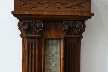 フランスアンティーク　クラシカルな彫刻入りアネロイド気圧計　(R-081985)