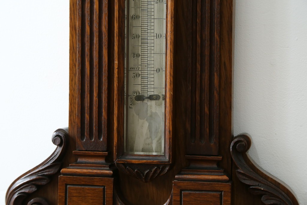 フランスアンティーク　クラシカルな彫刻入りアネロイド気圧計　(R-081985)