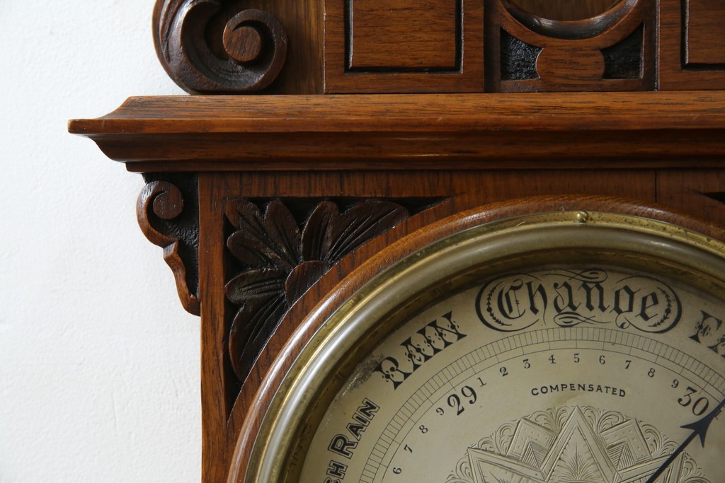 フランスアンティーク　クラシカルな彫刻入りアネロイド気圧計　(R-081985)