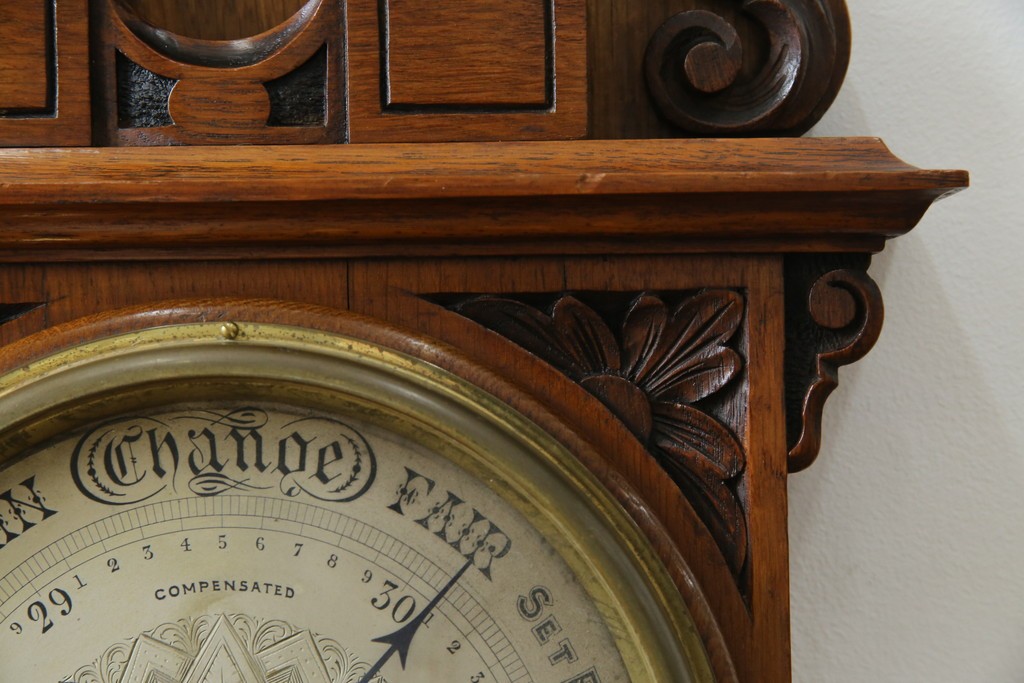 フランスアンティーク　クラシカルな彫刻入りアネロイド気圧計　(R-081985)