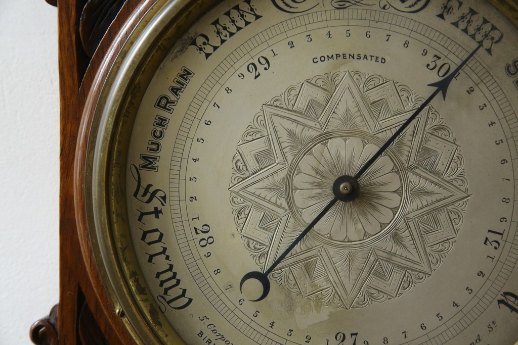 フランスアンティーク　クラシカルな彫刻入りアネロイド気圧計　(R-081985)