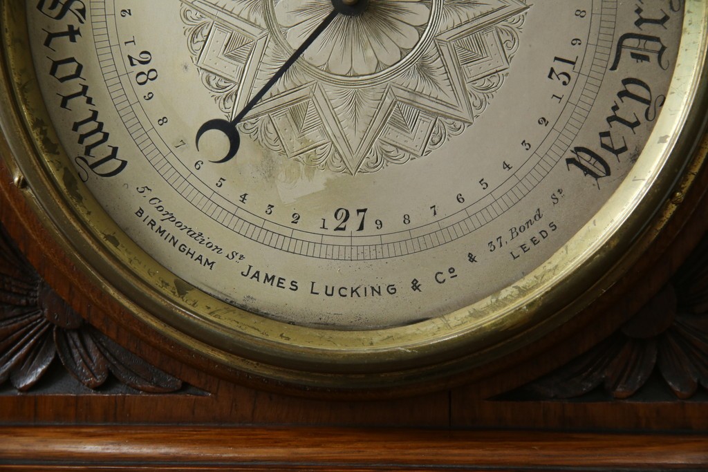 フランスアンティーク　クラシカルな彫刻入りアネロイド気圧計　(R-081985)