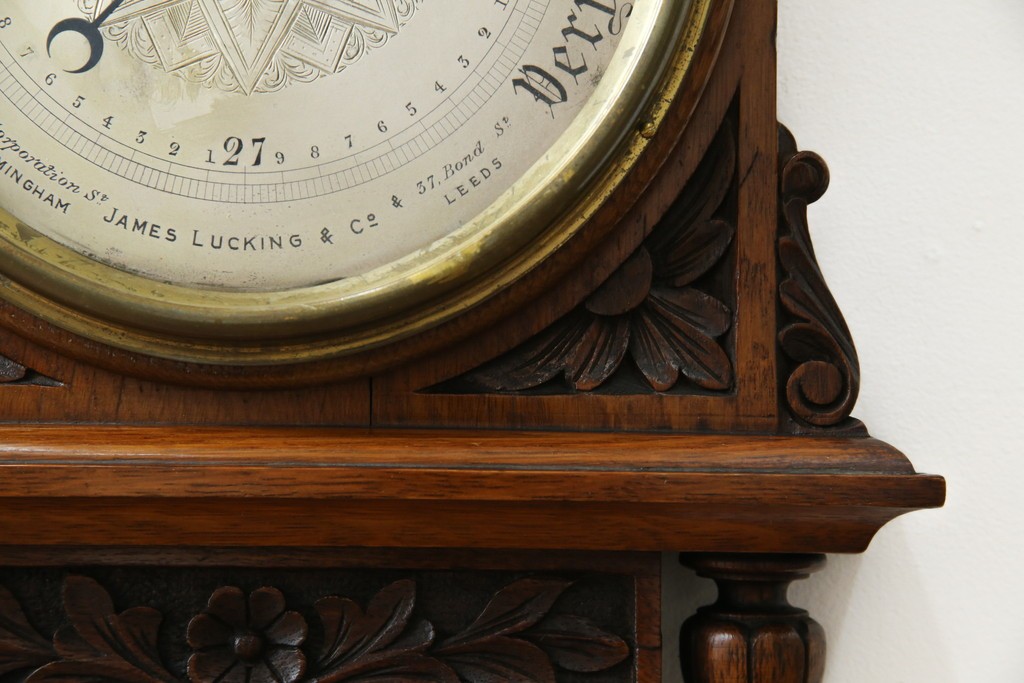 フランスアンティーク　クラシカルな彫刻入りアネロイド気圧計　(R-081985)