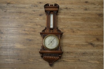 フランスアンティーク　クラシカルな彫刻入りアネロイド気圧計　(R-081985)