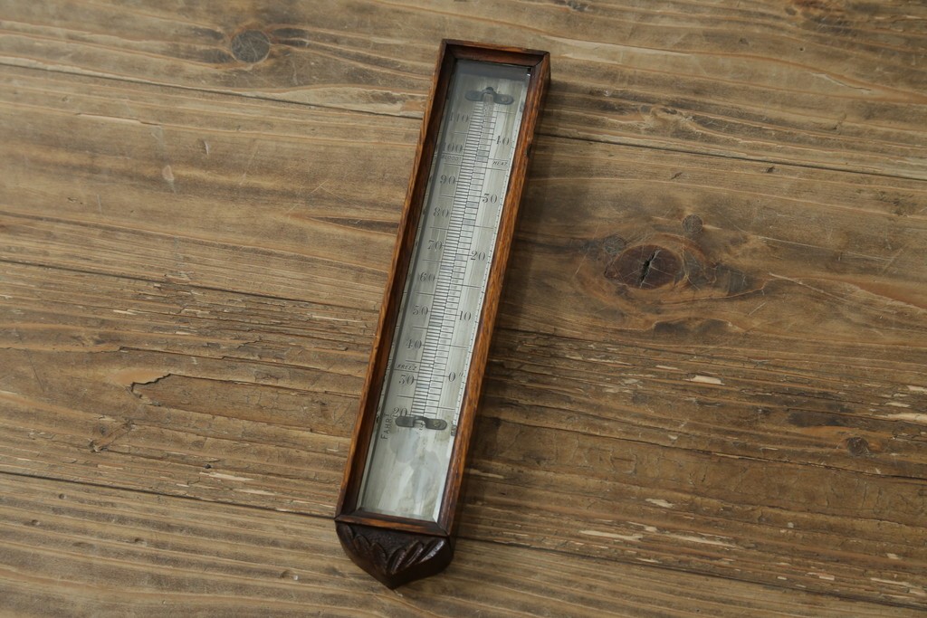 フランスアンティーク　クラシカルな彫刻入りアネロイド気圧計　(R-081985)