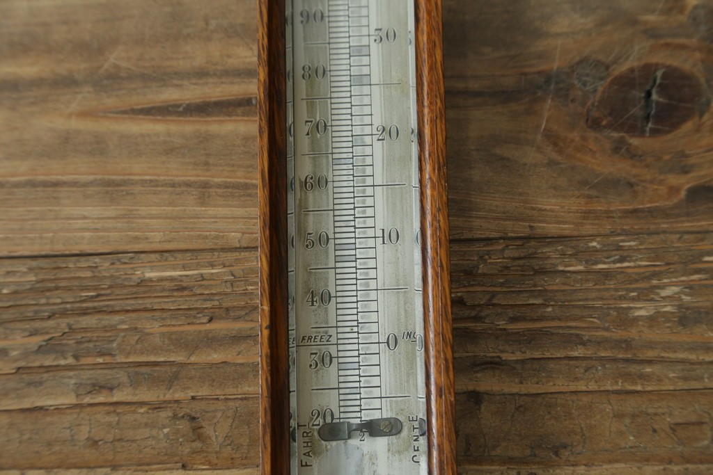 フランスアンティーク　クラシカルな彫刻入りアネロイド気圧計　(R-081985)