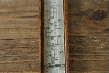 フランスアンティーク　クラシカルな彫刻入りアネロイド気圧計　(R-081985)