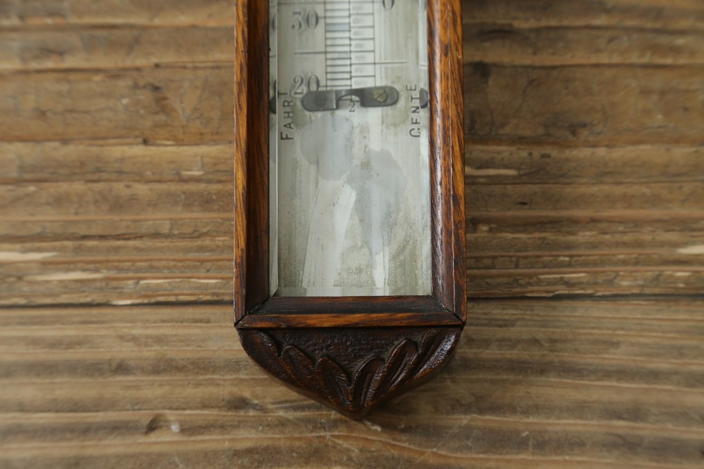 フランスアンティーク　クラシカルな彫刻入りアネロイド気圧計　(R-081985)