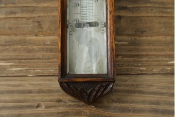 フランスアンティーク　クラシカルな彫刻入りアネロイド気圧計　(R-081985)