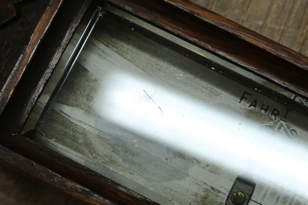 フランスアンティーク　クラシカルな彫刻入りアネロイド気圧計　(R-081985)