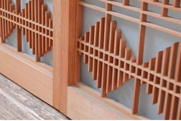 ビンテージ建具　片面ガラス　上質な和の空間を演出してくれる彫刻と組子の書院戸4枚セット(ガラス戸、引き戸、ヴィンテージ)(R-081997)