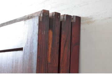 アンティーク建具　総欅(ケヤキ)材　一枚板　漆塗り　和の情緒あふれる板戸4枚セット(引き戸、帯戸)(R-082003)