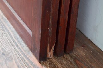 アンティーク建具　総欅(ケヤキ)材　一枚板　漆塗り　和の情緒あふれる板戸4枚セット(引き戸、帯戸)(R-082003)