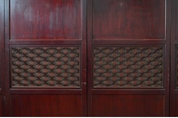 アンティーク建具　極上品!!　美品!!　総欅(ケヤキ)材　一枚板　上質な和の空間を演出する組子入り漆塗りの帯戸4枚セット(引き戸、板戸)(R-082004)