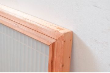 ビンテージ建具　片面ガラス　竹に雀の彫刻入り筬欄間1枚(格子欄間、おさらんま、オサランマ、明り取り、明かり取り、ヴィンテージ)(R-082006)