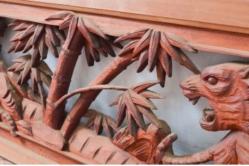 アンティーク建具　希少デザイン　竹に虎の図の両面彫刻欄間2枚セット(明かり取り、明り取り、ランマ)(R-082008)