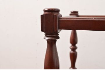 中古　美品　国会議事堂納品の高級家具メーカー　徳田家具　上品な佇まいで存在感のあるサイドキャビネット(サイドテーブル、コンソールテーブル、ナイトテーブル、収納棚、戸棚、電話台、花台、飾り棚、陳列棚、ディスプレイ棚、置柵、店舗什器)(R-082010)