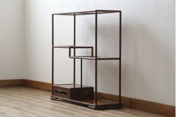 和製アンティーク　総花梨(カリン)材　細身で繊細なデザインの小振りな茶棚(飾り棚、違い棚、収納棚、両面仕様)(R-082011)