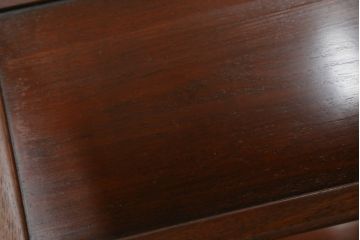 和製アンティーク　総花梨(カリン)材　細身で繊細なデザインの小振りな茶棚(飾り棚、違い棚、収納棚、両面仕様)(R-082011)