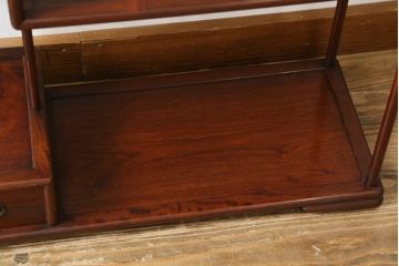 和製アンティーク　総花梨(カリン)材　細身で繊細なデザインの小振りな茶棚(飾り棚、違い棚、収納棚、両面仕様)(R-082011)