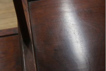 和製アンティーク　総花梨(カリン)材　細身で繊細なデザインの小振りな茶棚(飾り棚、違い棚、収納棚、両面仕様)(R-082011)