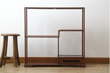 和製アンティーク　総花梨(カリン)材　細身で繊細なデザインの小振りな茶棚(飾り棚、違い棚、収納棚、両面仕様)(R-082011)