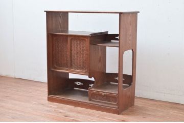 和製アンティーク　高級指物家具　槐(えんじゅ)材　網代(あじろ)引き戸と透かし彫りが素敵な茶棚(茶箪笥、飾り棚、陳列棚、収納棚、戸棚)(R-082012)