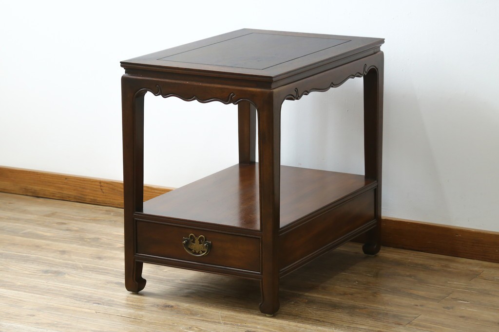 中古　ヘンレドン(HENREDON)　李朝　シノワズリ(chinoiserie)デザイン　オリエンタルなデザインが目を引くサイドテーブル　(R-082016)