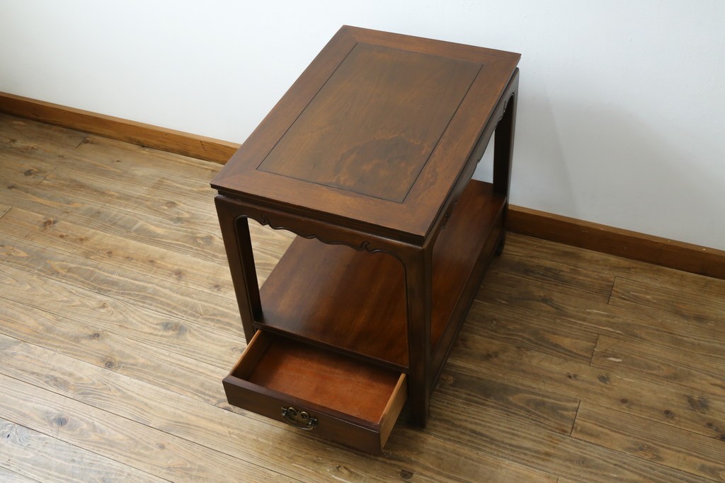 中古　ヘンレドン(HENREDON)　李朝　シノワズリ(chinoiserie)デザイン　オリエンタルなデザインが目を引くサイドテーブル　(R-082016)