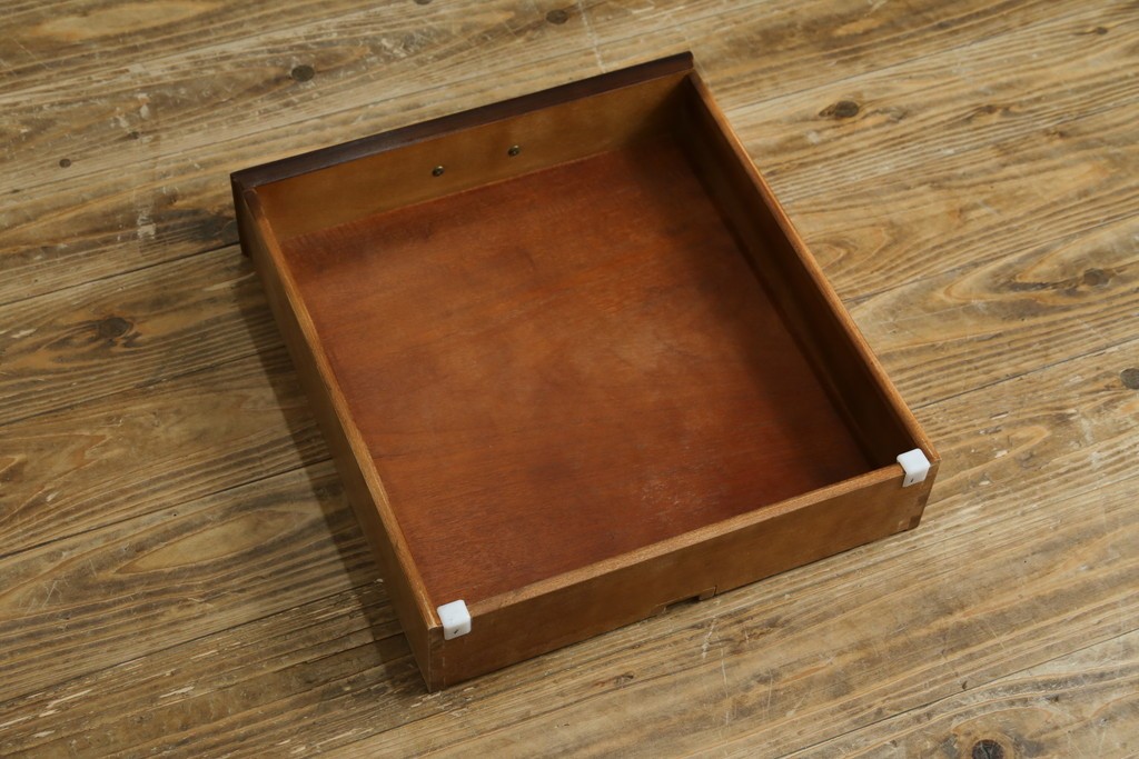 中古　ヘンレドン(HENREDON)　李朝　シノワズリ(chinoiserie)デザイン　オリエンタルなデザインが目を引くサイドテーブル　(R-082016)