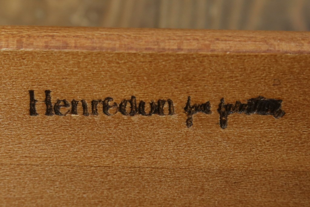 中古　ヘンレドン(HENREDON)　李朝　シノワズリ(chinoiserie)デザイン　オリエンタルなデザインが目を引くサイドテーブル　(R-082016)