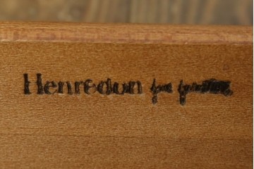中古　ヘンレドン(HENREDON)　李朝　シノワズリ(chinoiserie)デザイン　オリエンタルなデザインが目を引くサイドテーブル　(R-082016)
